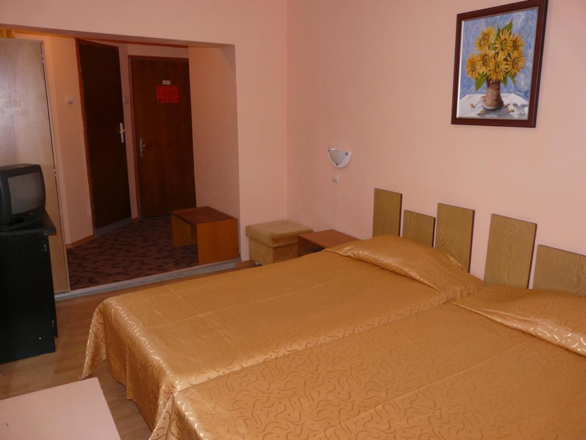 Family Hotel בלצ'יק מראה חיצוני תמונה
