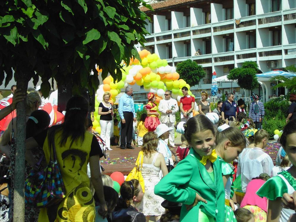 Family Hotel בלצ'יק מראה חיצוני תמונה