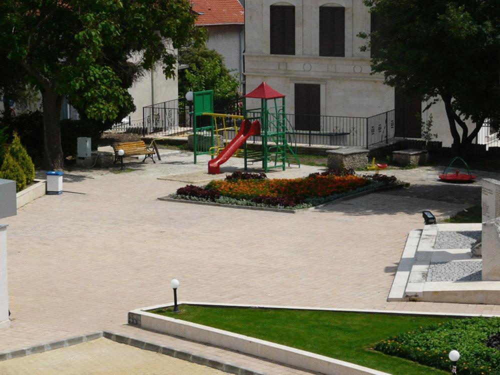 Family Hotel בלצ'יק מראה חיצוני תמונה