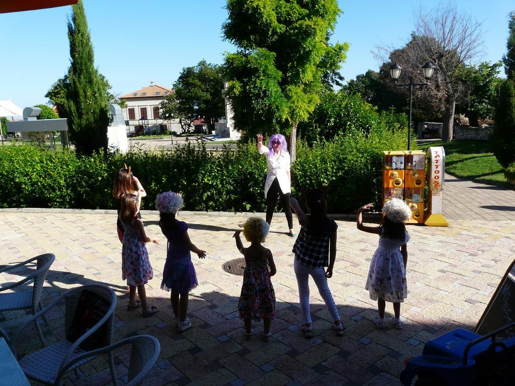Family Hotel בלצ'יק מראה חיצוני תמונה
